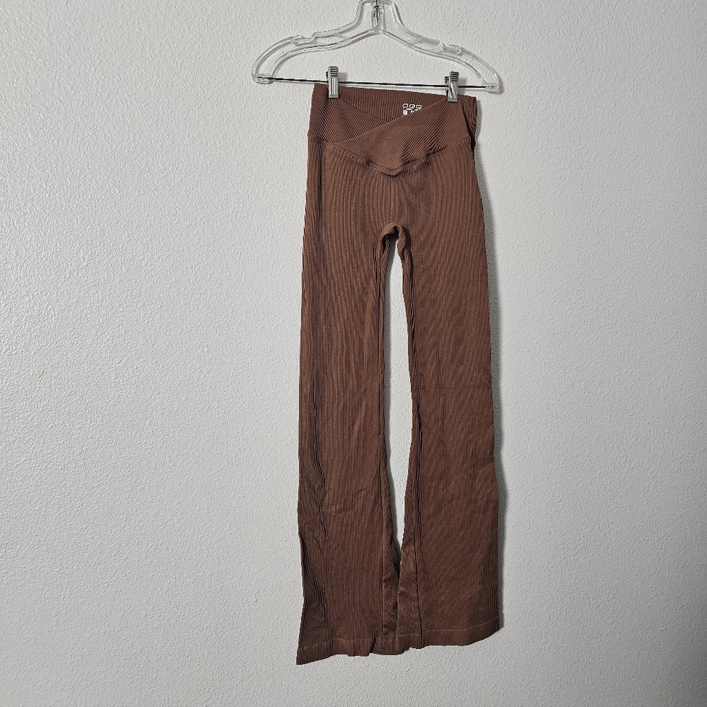 Women’s Ribbed Flare Pants in Brown